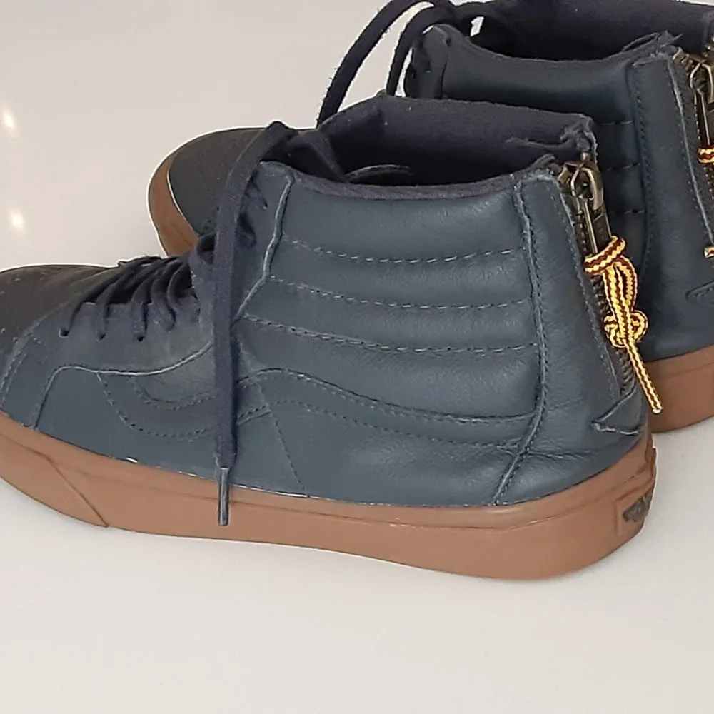 Vans van dark